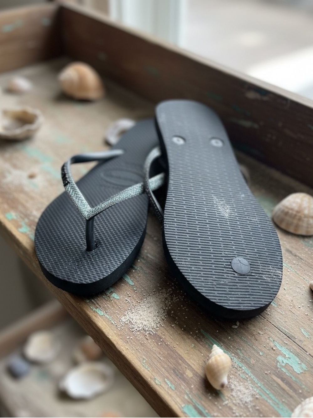 Havaianas Slim Sparkle Flip Flops- Black with Metallic Silver Straps
Size 7.5 - Picture 3 of 3